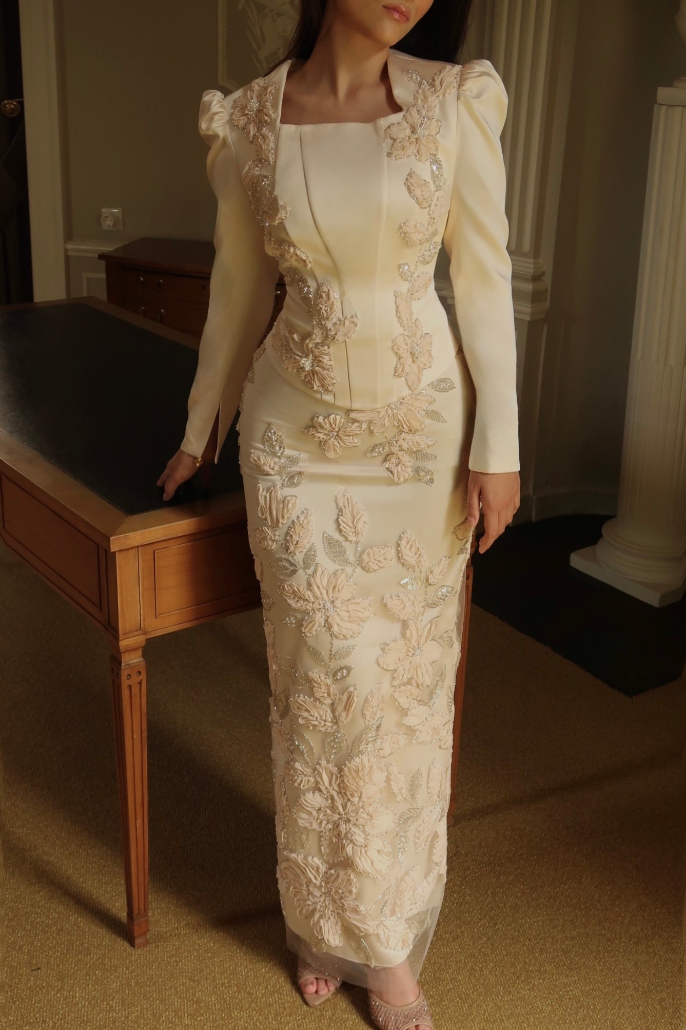 The Valentina dress beige