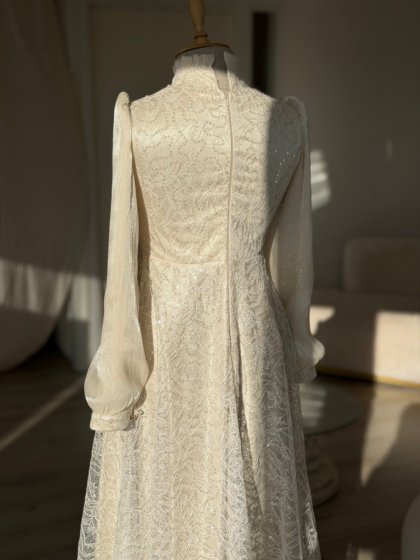 The Mislina dress ivory