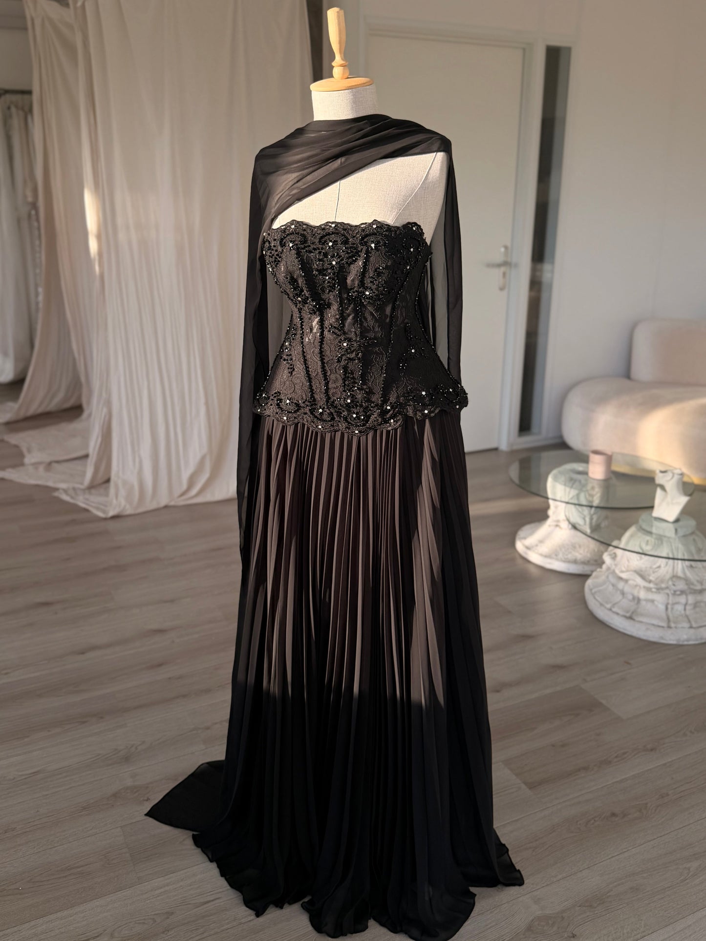 The Arya dress black