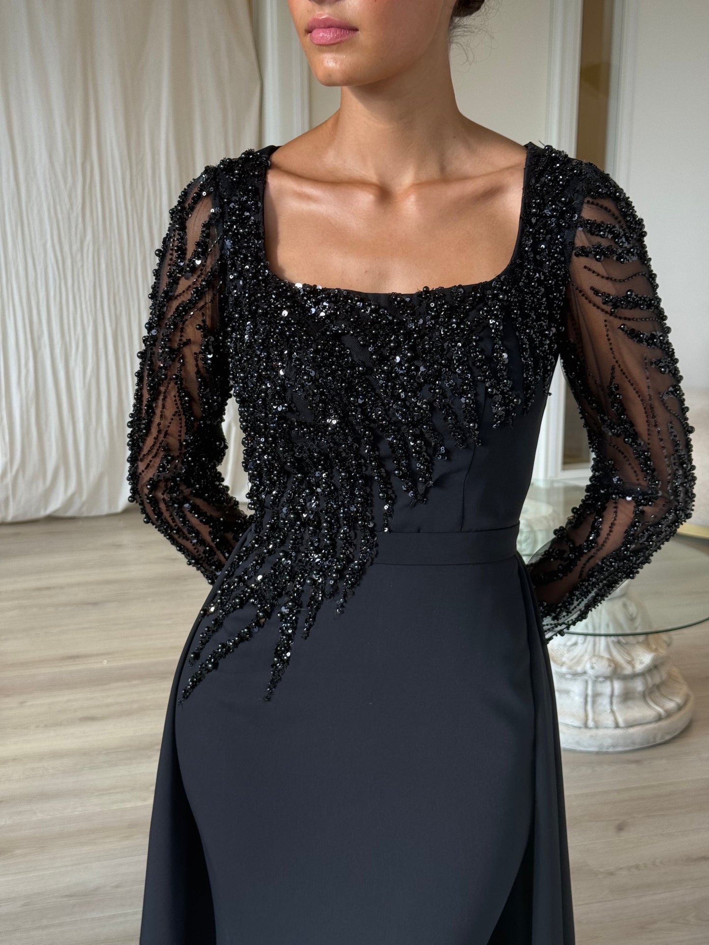 The Zeyna dress black