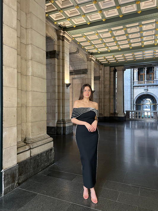 The Liva dress black