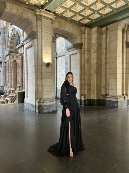 The Hira dress black