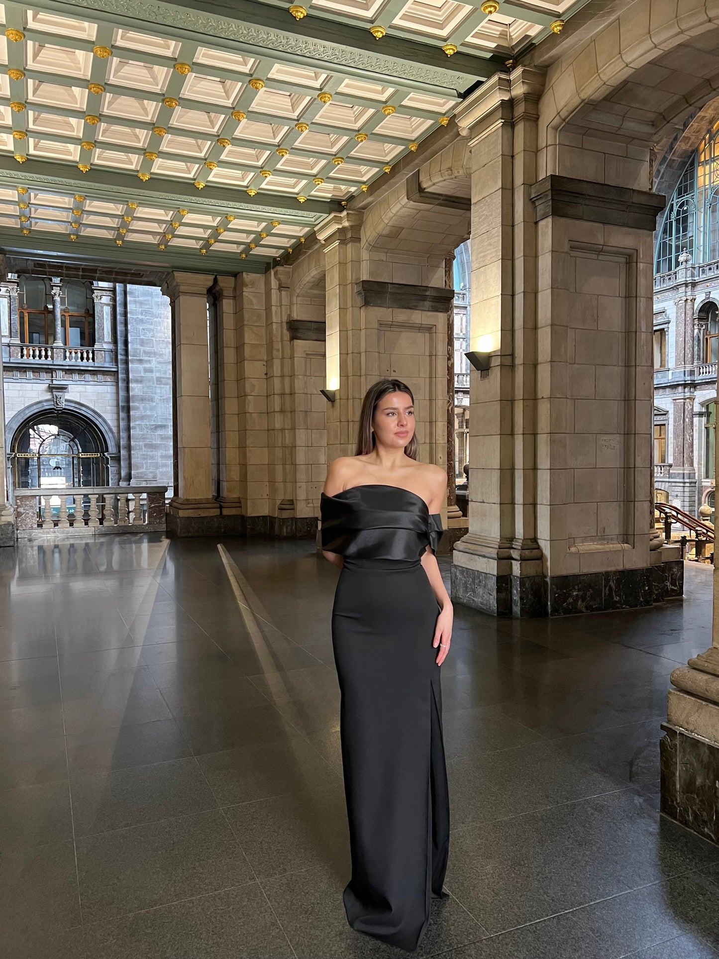 The Dilara dress black