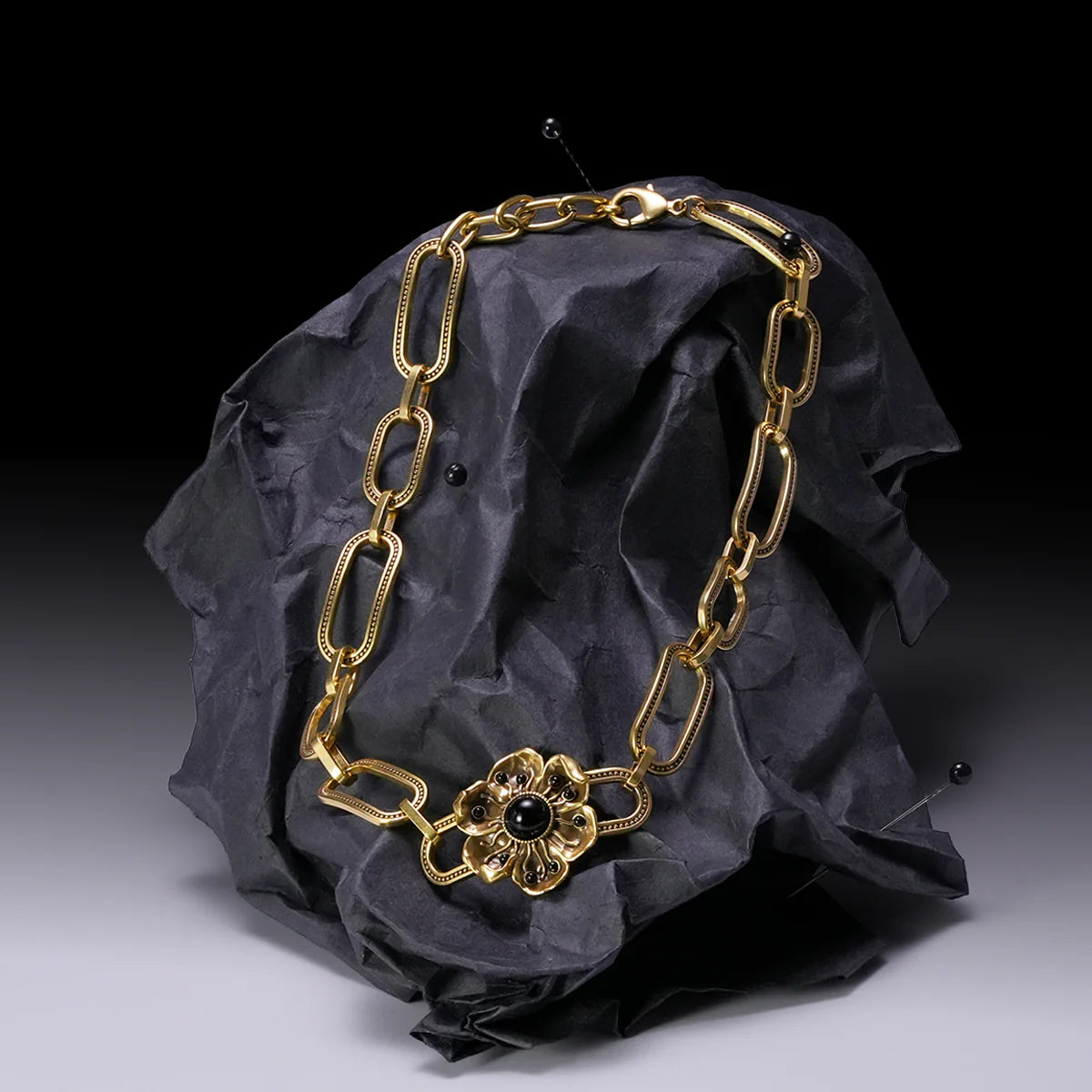BOUND BLOOM CHOKER