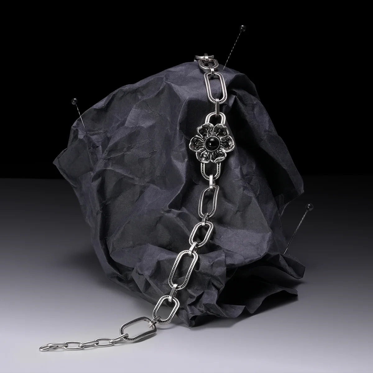 BOUND BLOOM CHOKER