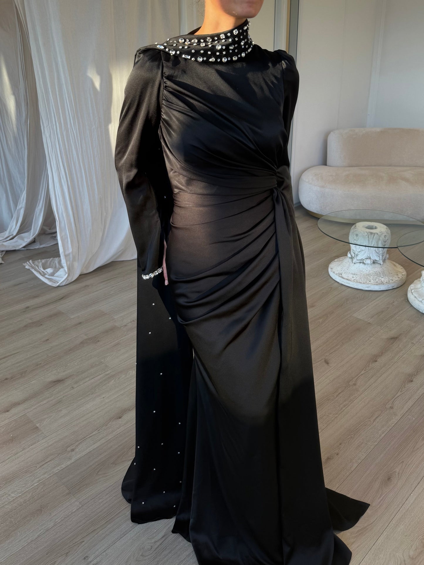 The Suveyda dress black