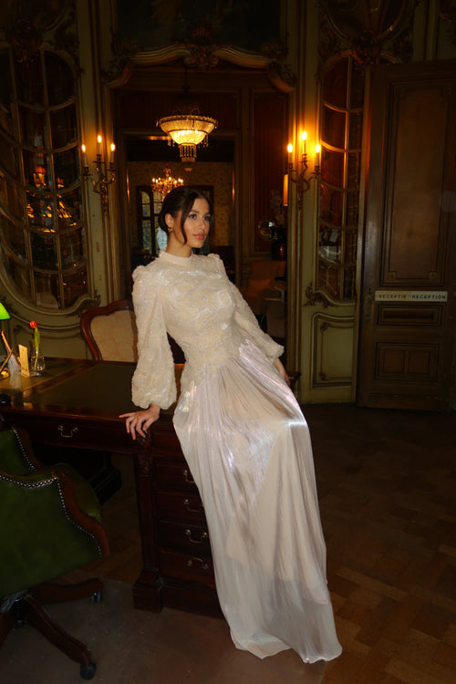 The Larina dress beige