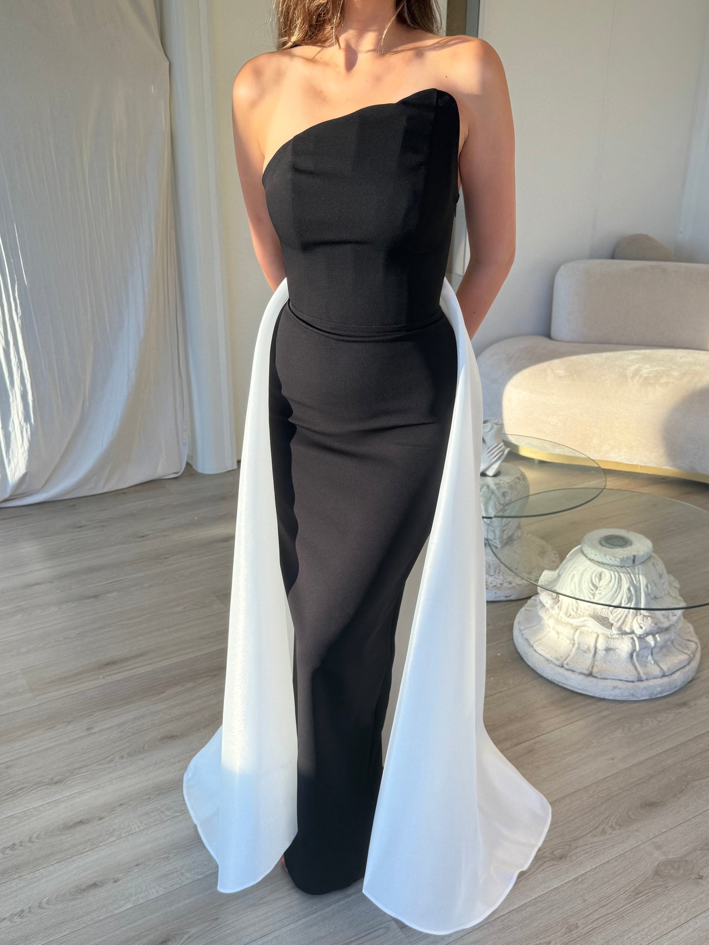 The Aselya dress black and white