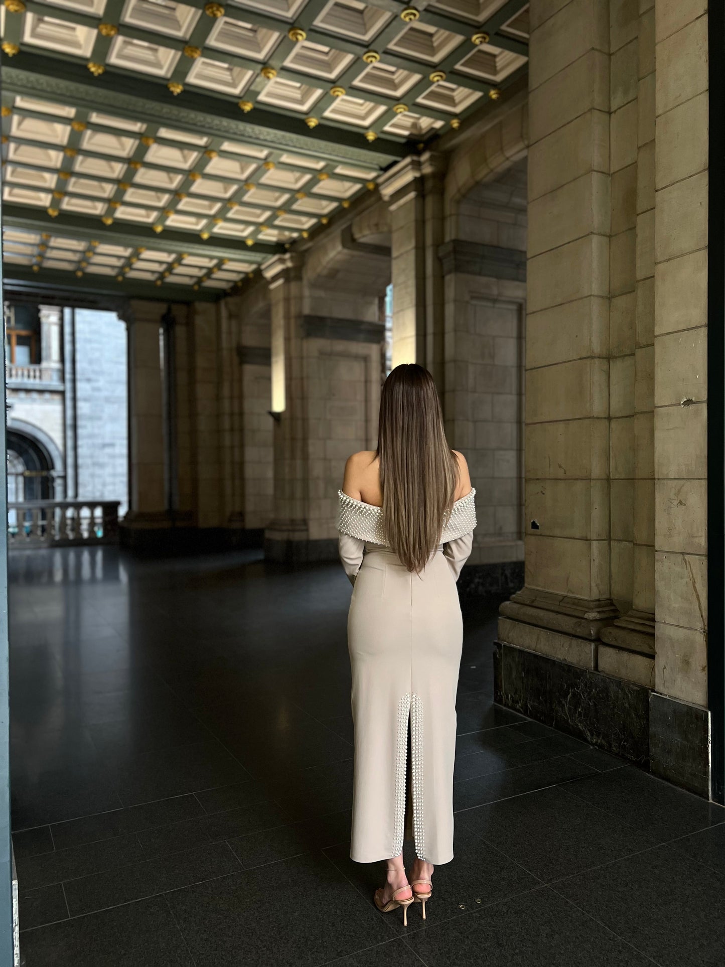 The Amela dress beige