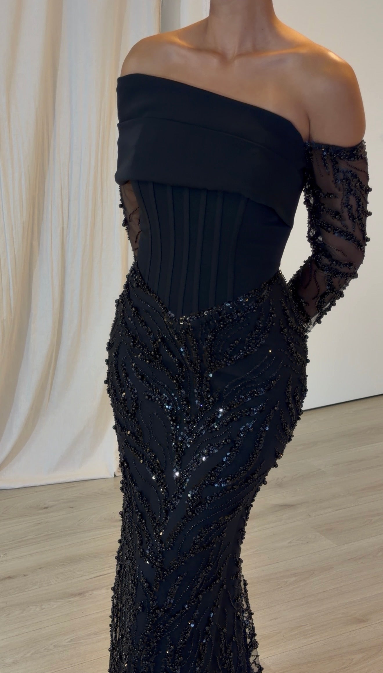 The Aleya dress black