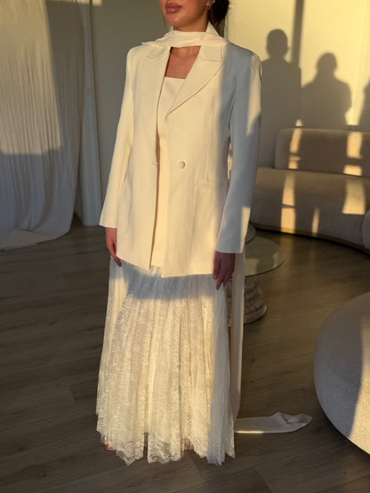 The Lea suit ivory