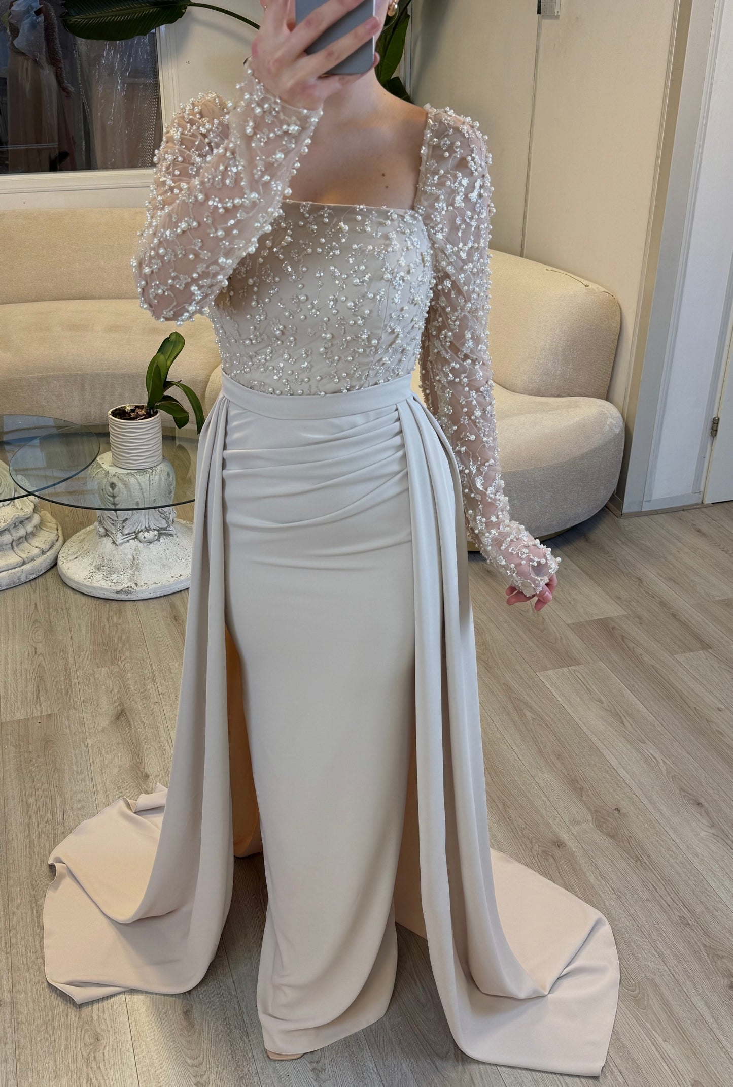 The Amora dress beige