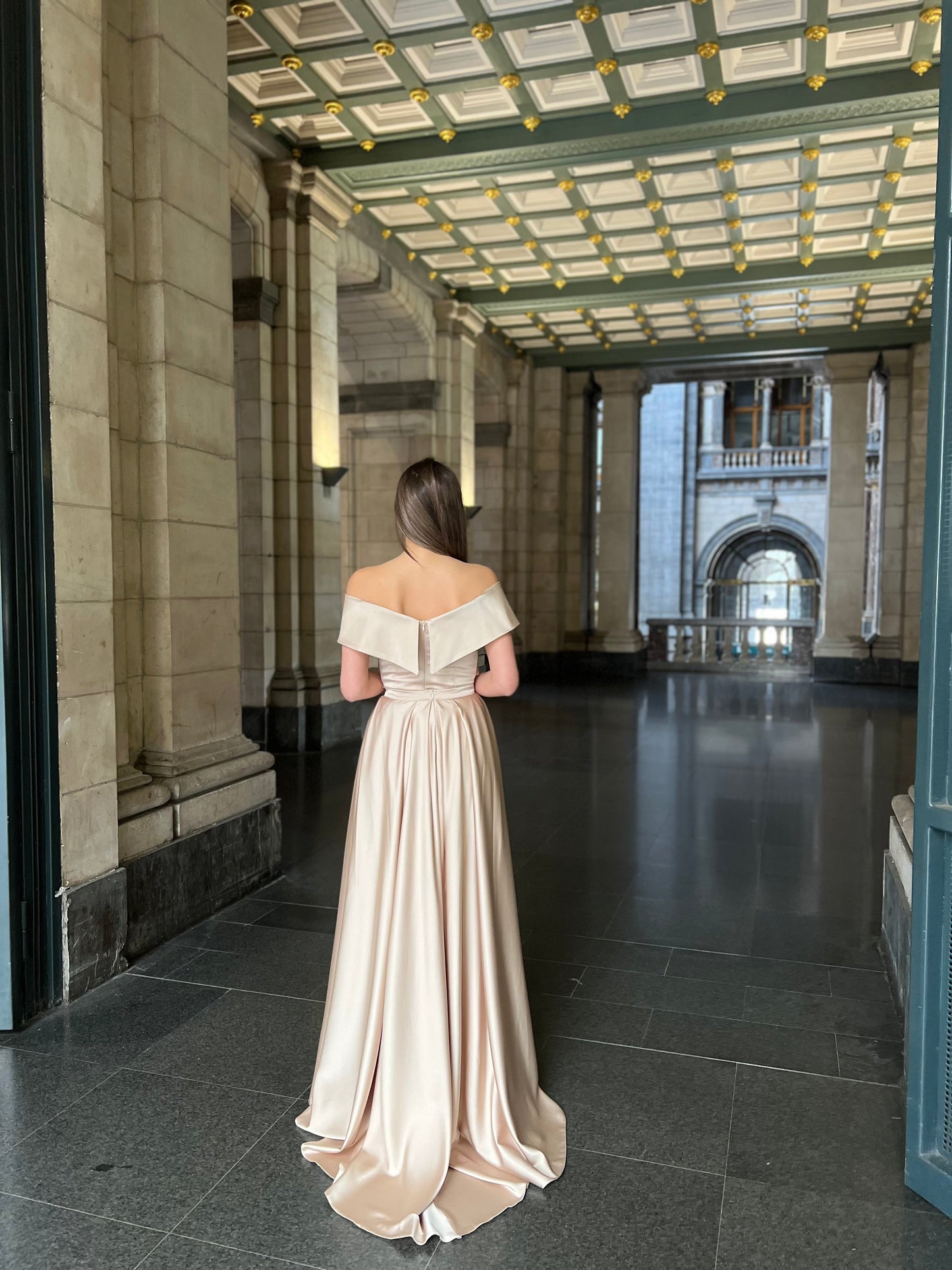 The Amara dress beige