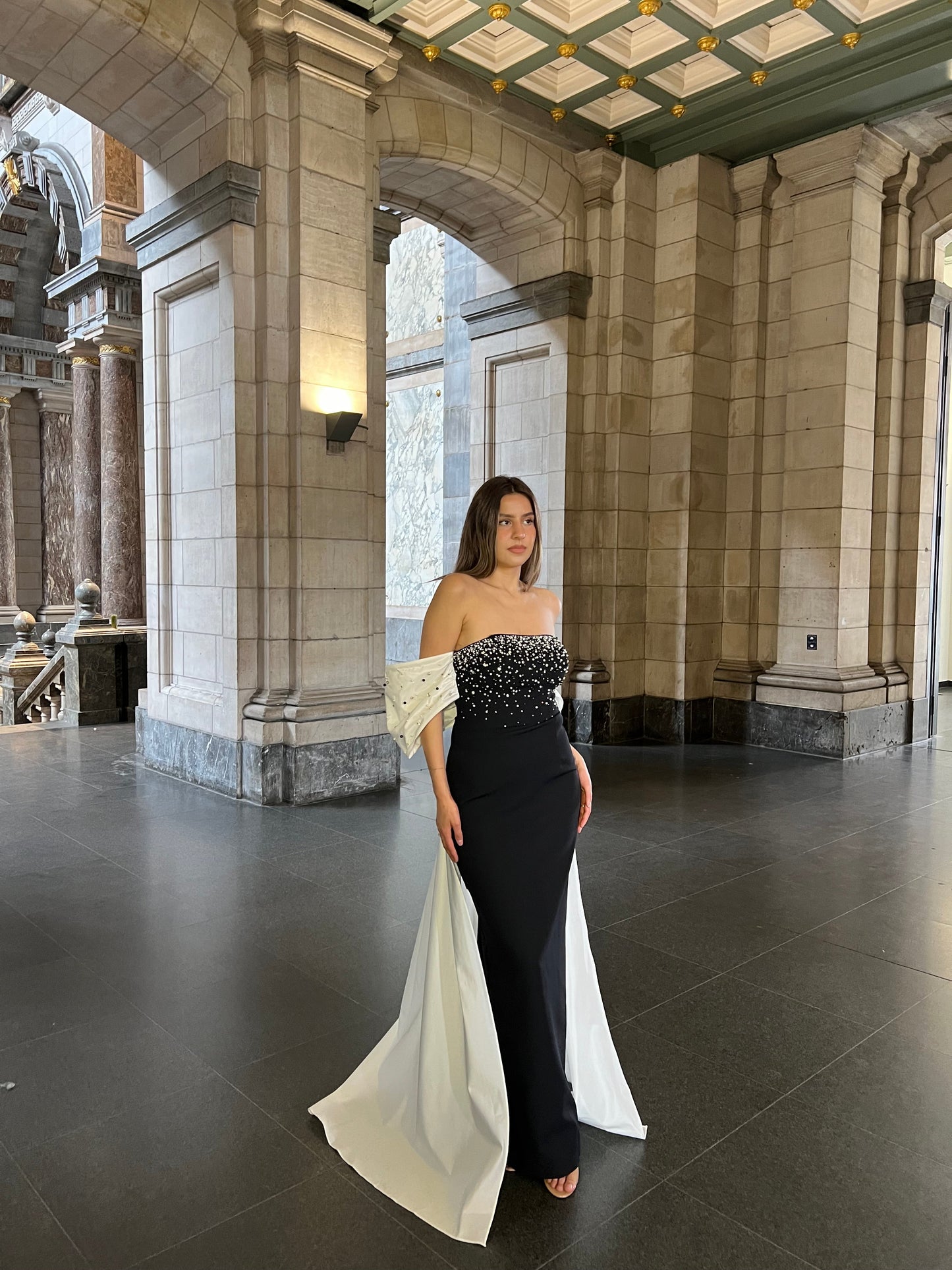 The Leena dress black and white