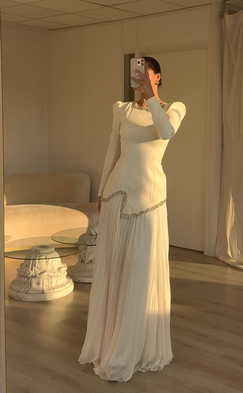 The Elyanna suit ivory