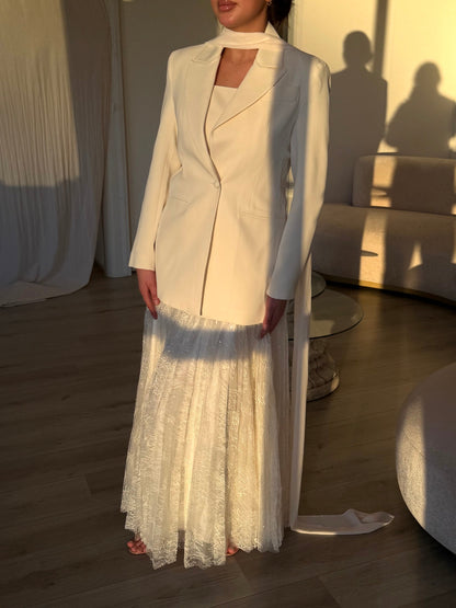 The Lea suit ivory