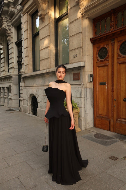 The Denola dress black