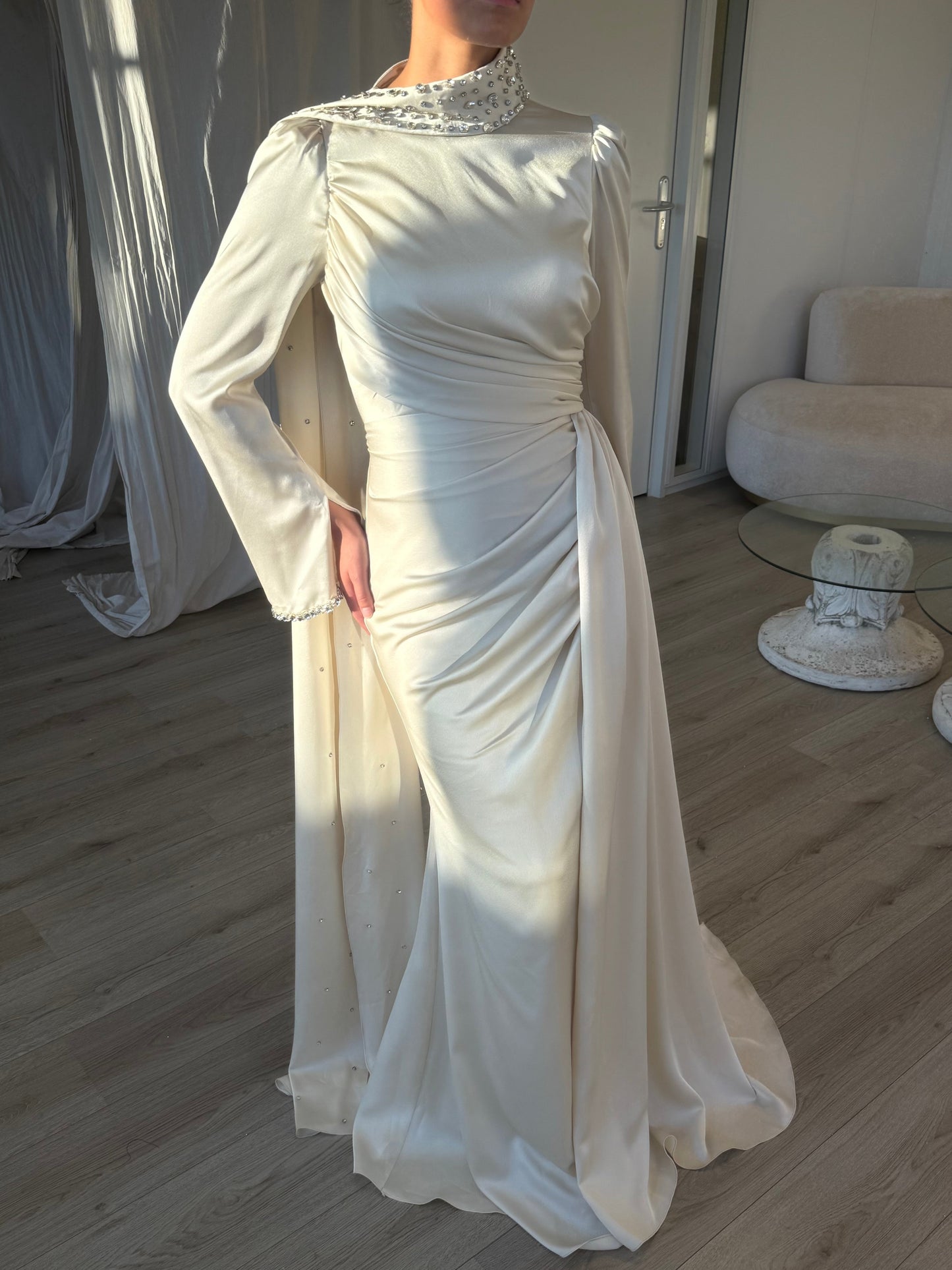 The Suveyda dress beige