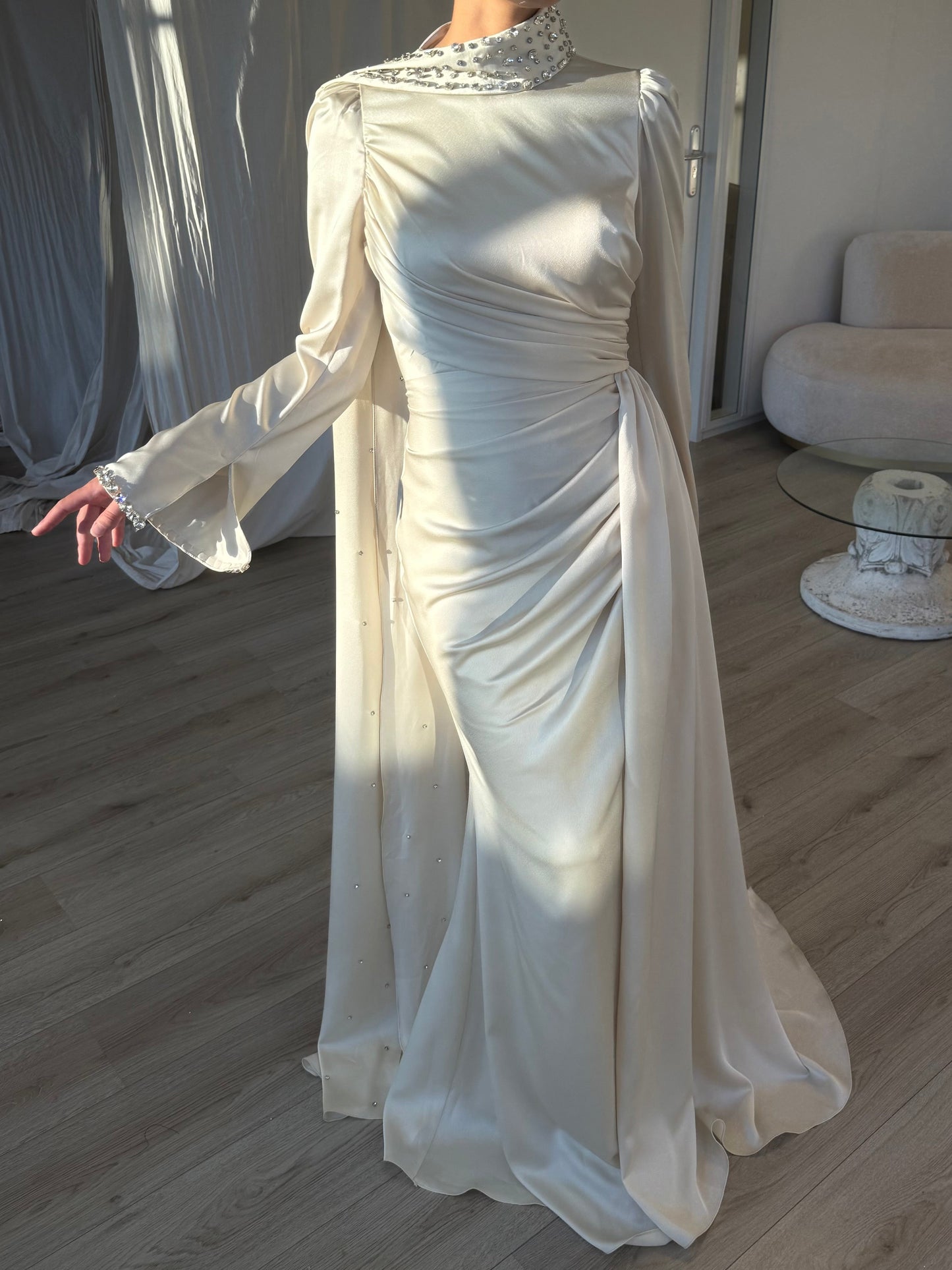 The Suveyda dress beige