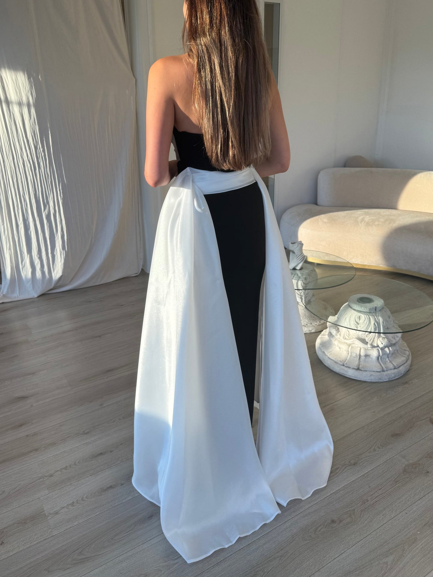 The Aselya dress black and white