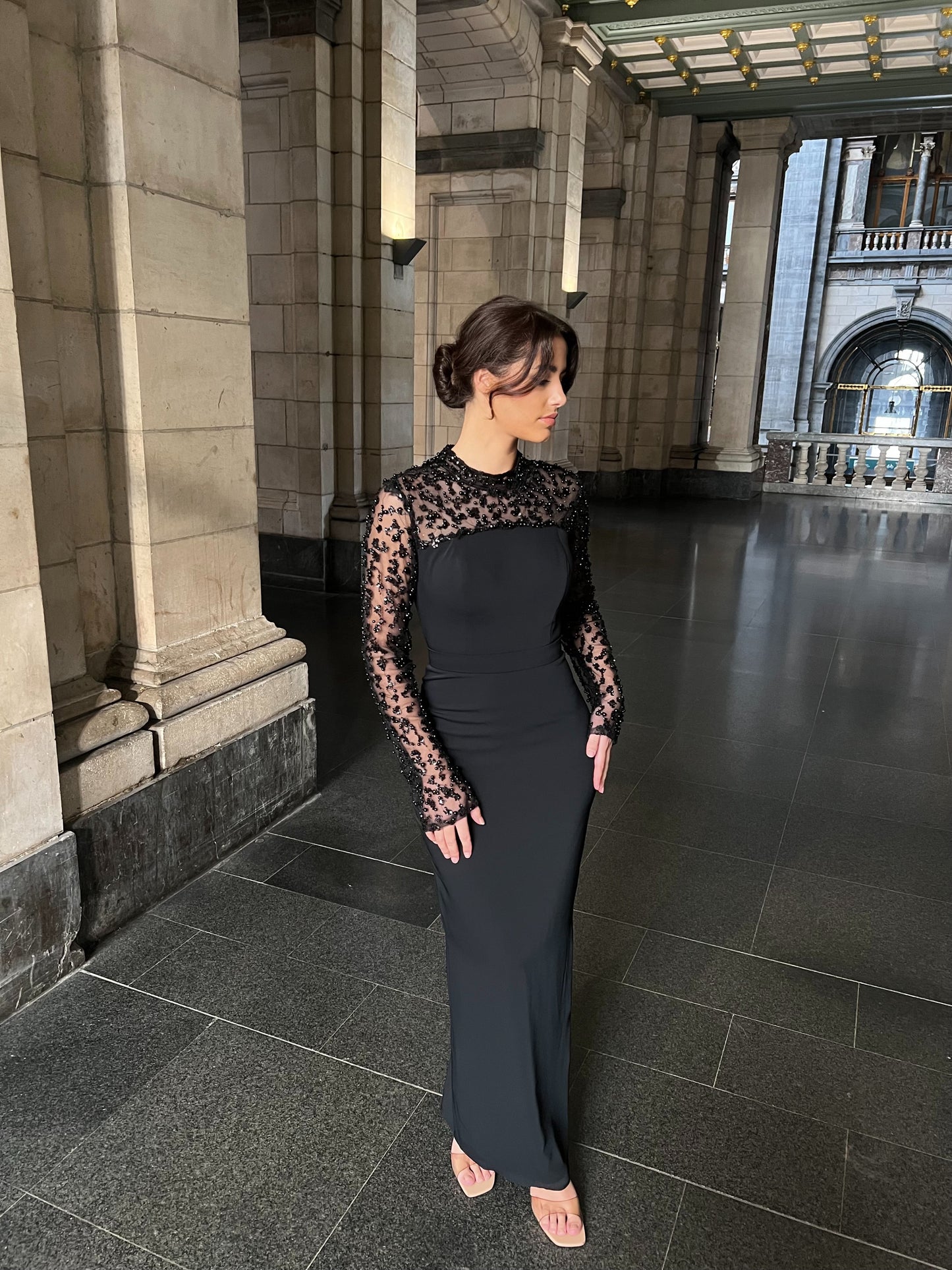 The Darla dress black