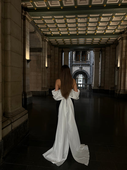 The Leena dress black and white