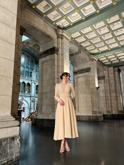 The Alya dress beige