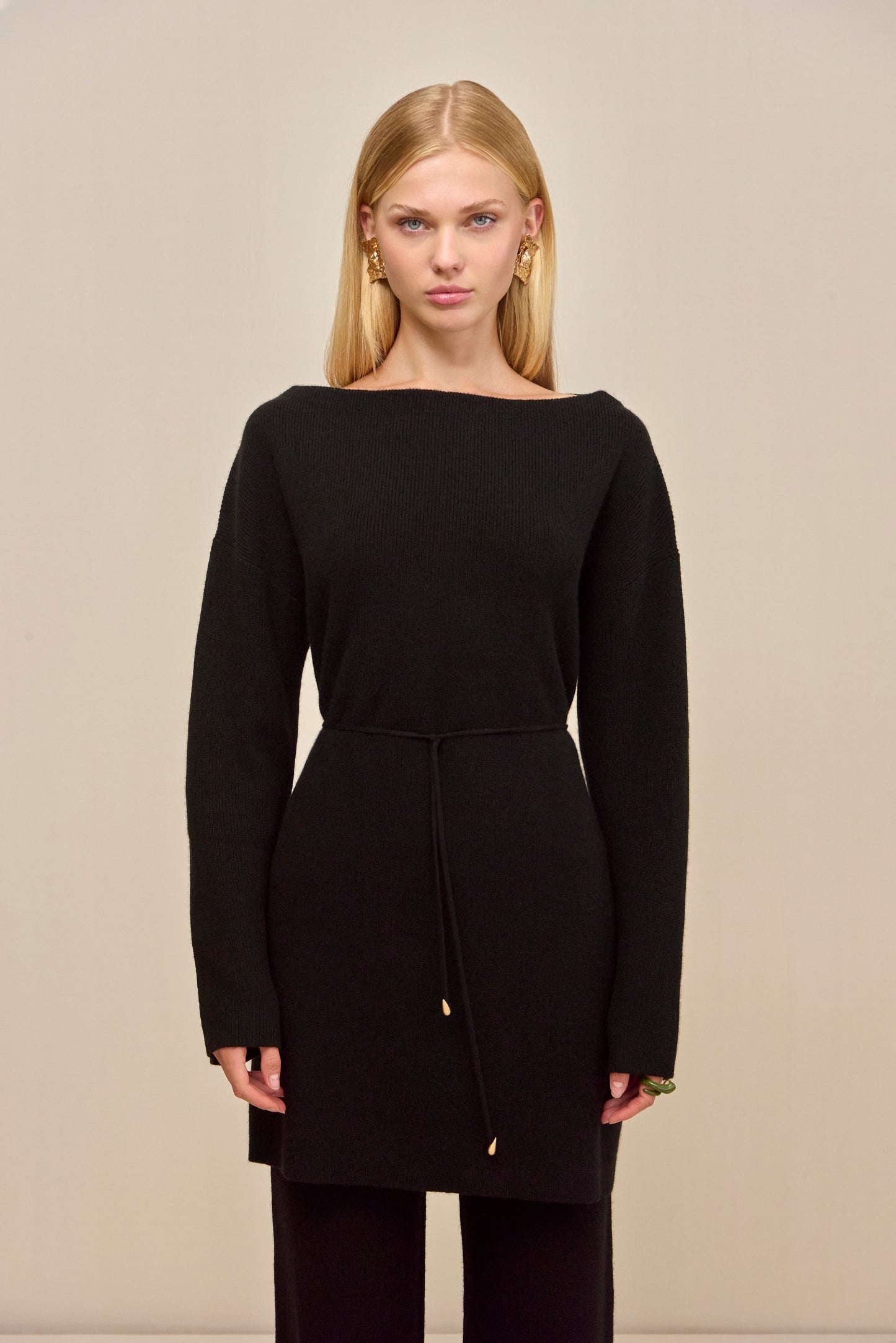 ARAIA SWEATER - BLACK