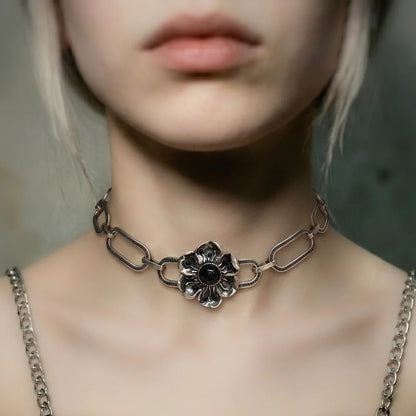 BOUND BLOOM CHOKER