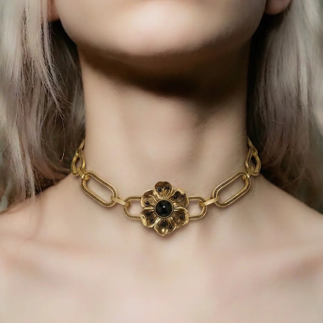 BOUND BLOOM CHOKER