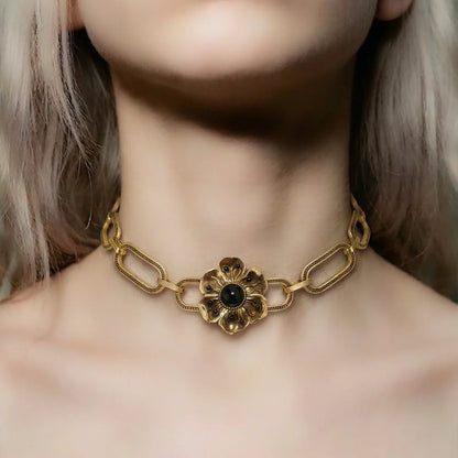 BOUND BLOOM CHOKER